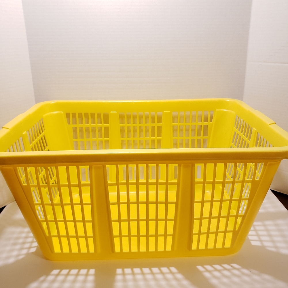 Vintage Rubbermaid Yellow #2965 Laundry Basket